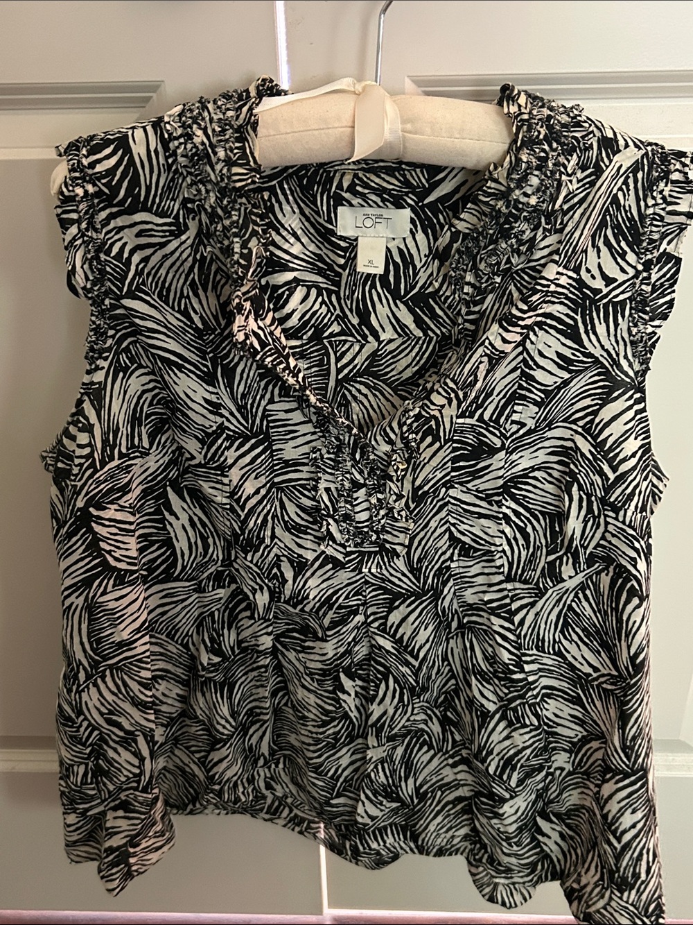 LOFT Black and White Ruffle V-Neck Sleeveless Top